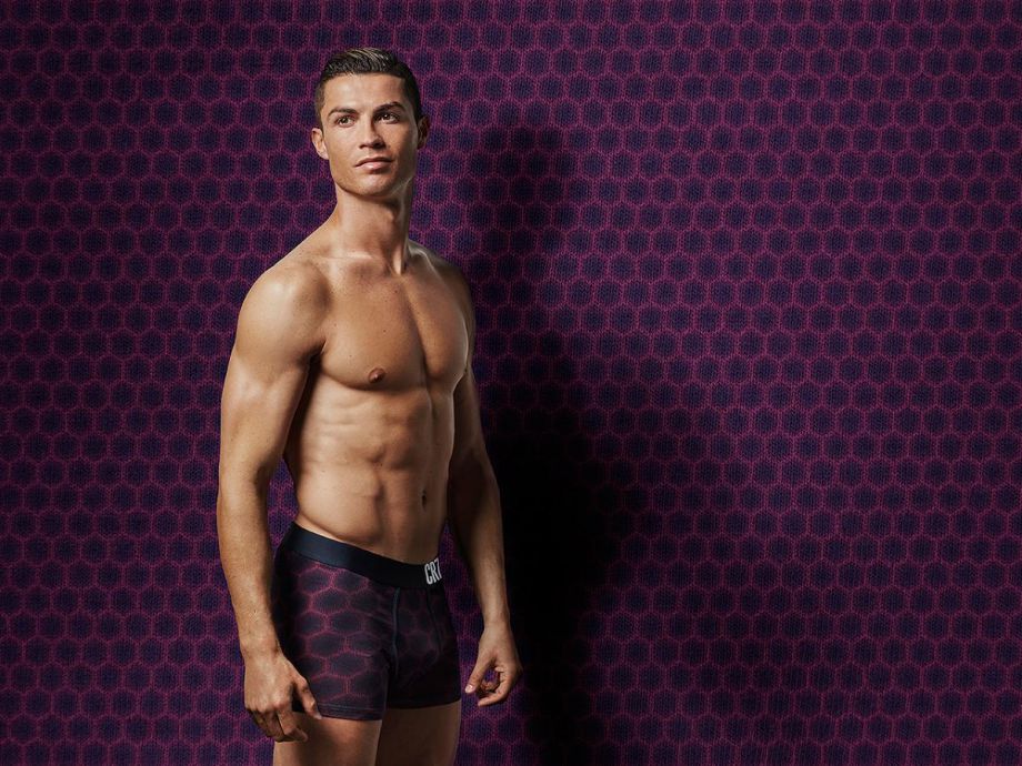Криштиану Роналду в рекламе своей коллекции нижнего белья (собственной персоной)