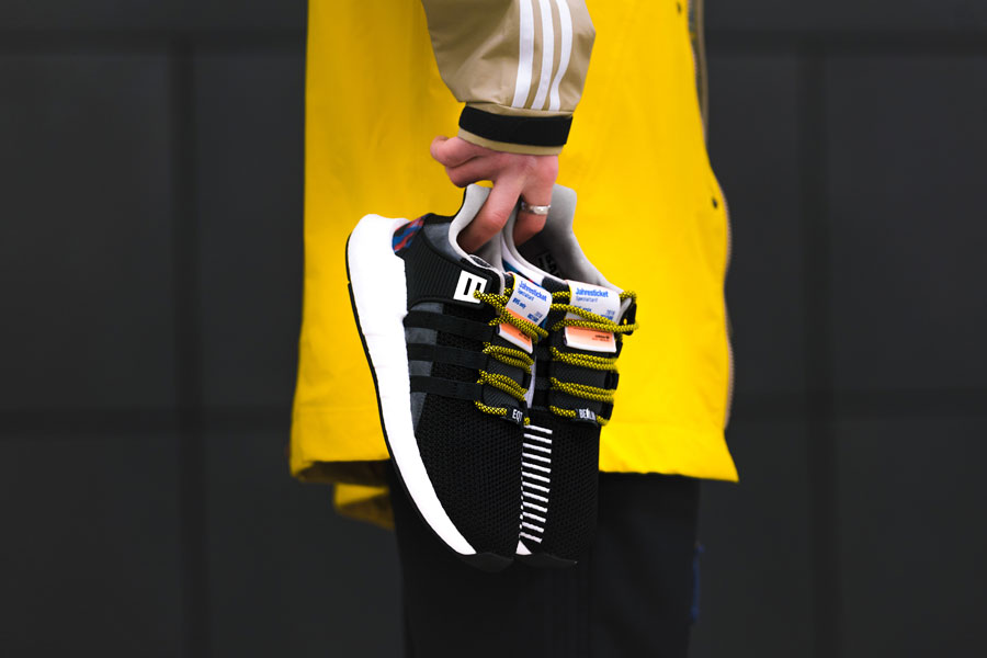 Adidas выпустили кроссовки с проездным на метро