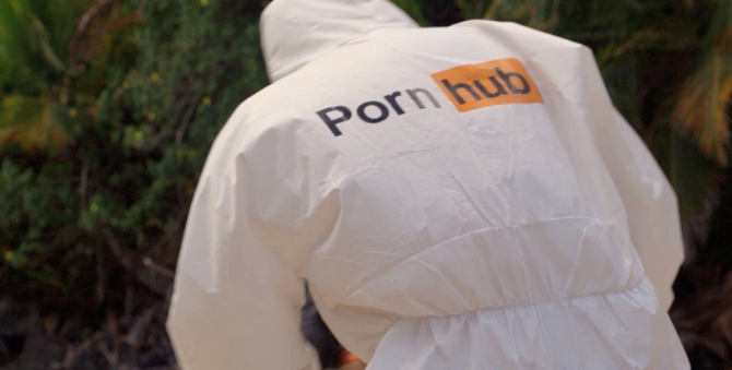 PornHub выпустили самое грязное порно, чтобы очистить океан от пластика