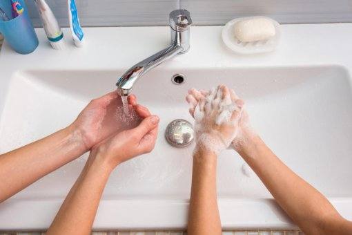 Появился сайт-пародия на Pornhub. Там порнозвезды моют руки с мылом Scrubhub