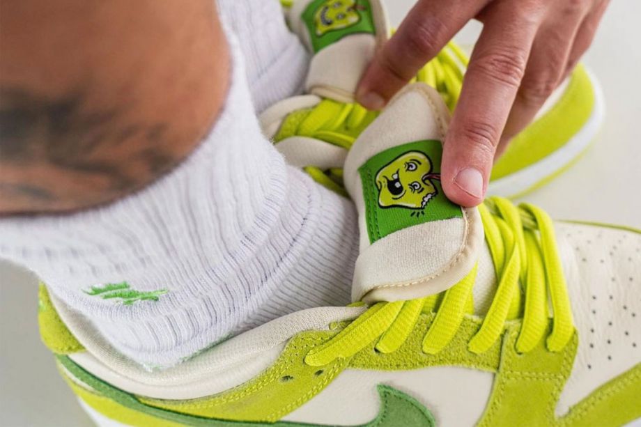 Nike покрыли кроссовки лаймовым оттенком