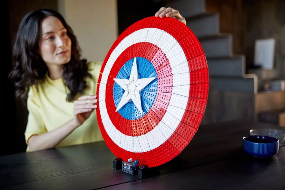 LEGO пропонує зібрати щит Капітана Америки з 3000 елементів