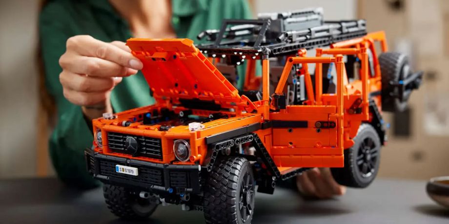 LEGO представила набори для складання «Геліка» та гоночного Porsche