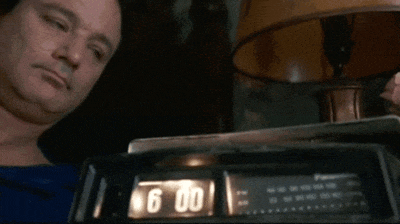 Користувачі Reddit діляться лайфхаками, які допомагають вставати після першого будильника