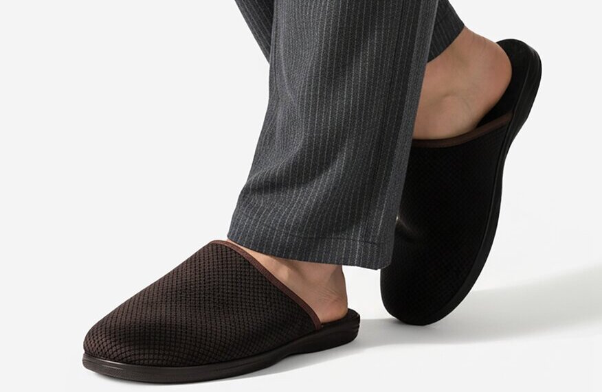 Чому варто носити домашні капці вдома?